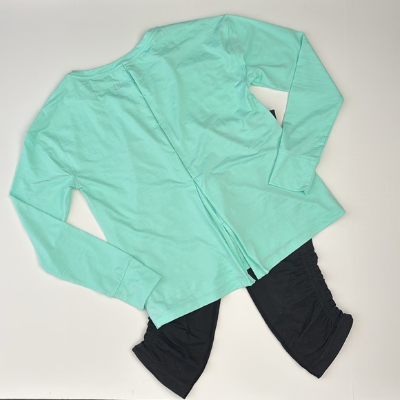 Title Nine Phoenix Pleat Back Long Sleeve Top - Picture 3 of 8